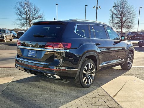 Used 2023 Volkswagen Atlas SEL Premium image 3