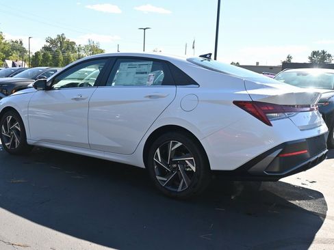 Used 2025 Hyundai Elantra SEL w/ Cargo Package image 5