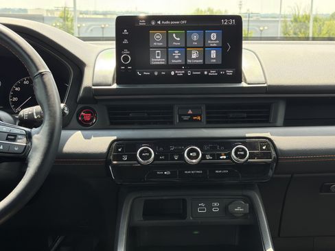 Used 2025 Honda Pilot TrailSport image 34