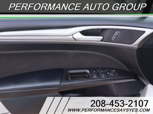 Used 2019 Ford Fusion SE image 18