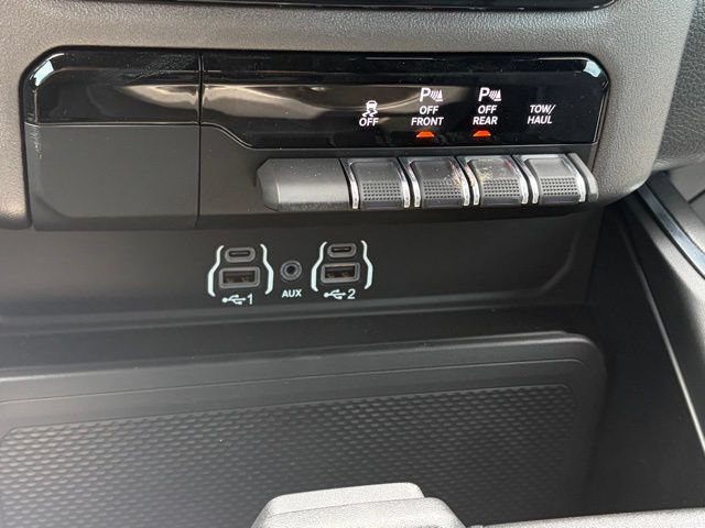 New 2026 RAM 1500 Express AWD/4WD image 21