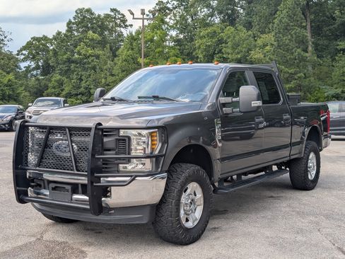 Used 2018 Ford F250 XL w/ Power Equipment Group AWD/4WD image 5