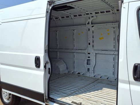 Used 2025 RAM ProMaster 2500 w/ Convenience Group FWD image 22