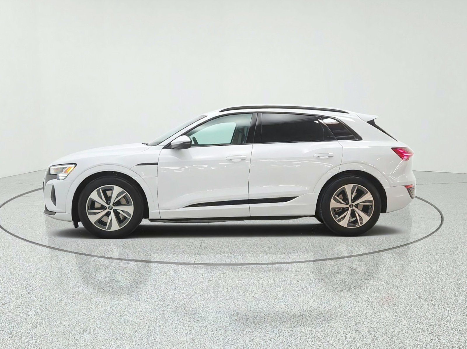 Used 2024 Audi Q8 e-tron Premium AWD/4WD image 8