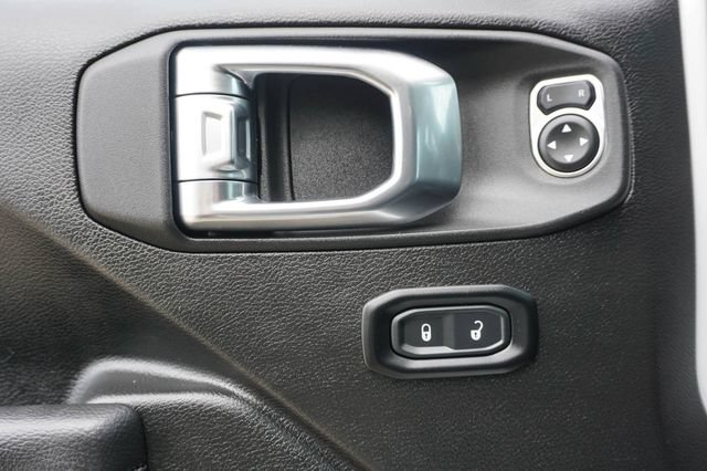 Used 2025 Jeep Gladiator Sport AWD/4WD image 9