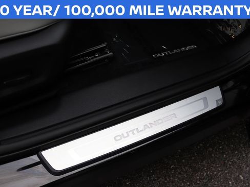 Used 2025 Mitsubishi Outlander AWD image 21