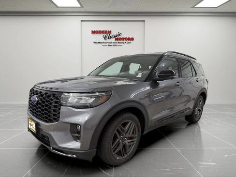 Used 2025 Ford Explorer ST-Line w/ ST-Line Street Pack AWD/4WD image 3