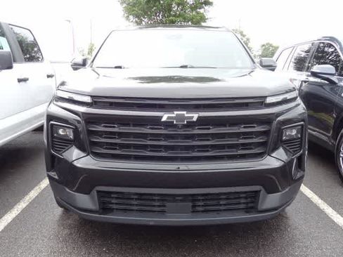 Used 2024 Chevrolet Traverse LT w/ Midnight/Sport Edition FWD image 2
