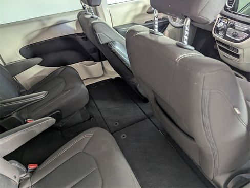Used 2023 Chrysler Voyager LX image 23
