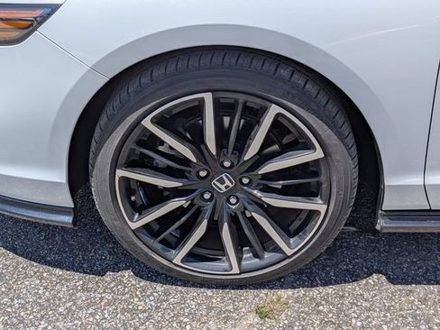Used 2023 Honda Accord Touring image 11
