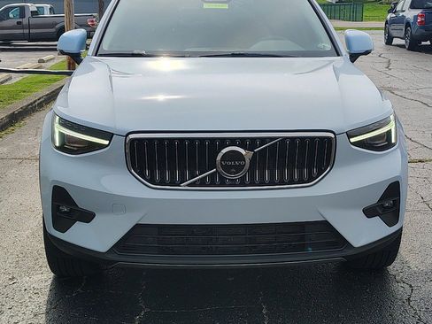 Used 2024 Volvo XC40 B5 Ultimate w/ Protection Package Premier AWD/4WD image 2