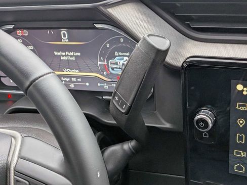 Used 2024 GMC Sierra 3500 Denali w/ Denali Reserve Package image 32