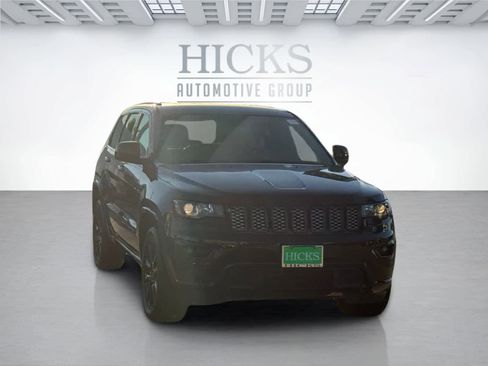Used 2020 Jeep Grand Cherokee Altitude image 3