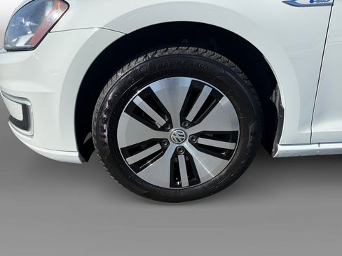 Used 2016 Volkswagen e-Golf SE image 9