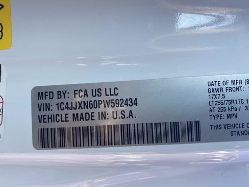 Used 2023 Jeep Wrangler Unlimited w/ Sun & Screen Package image 25