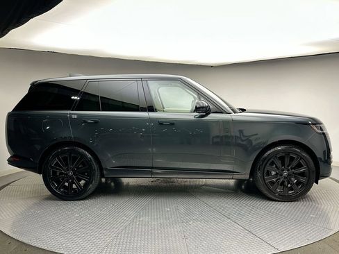 Used 2023 Land Rover Range Rover SE image 4
