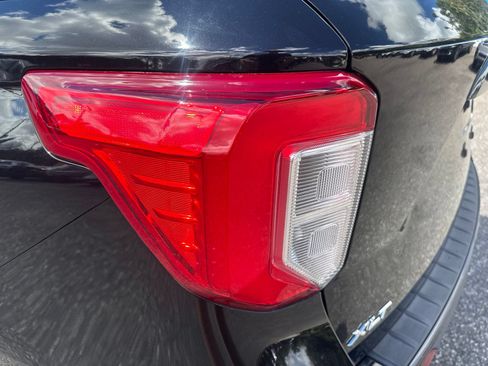 Used 2022 Ford Explorer XLT w/ Equipment Group 202A AWD/4WD image 10