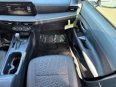 Certified 2025 Nissan Kicks SV image 15