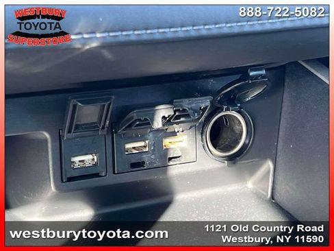 Used 2021 Toyota Highlander XLE image 36