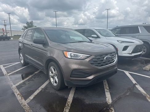 Used 2019 Ford Edge SE FWD image 3