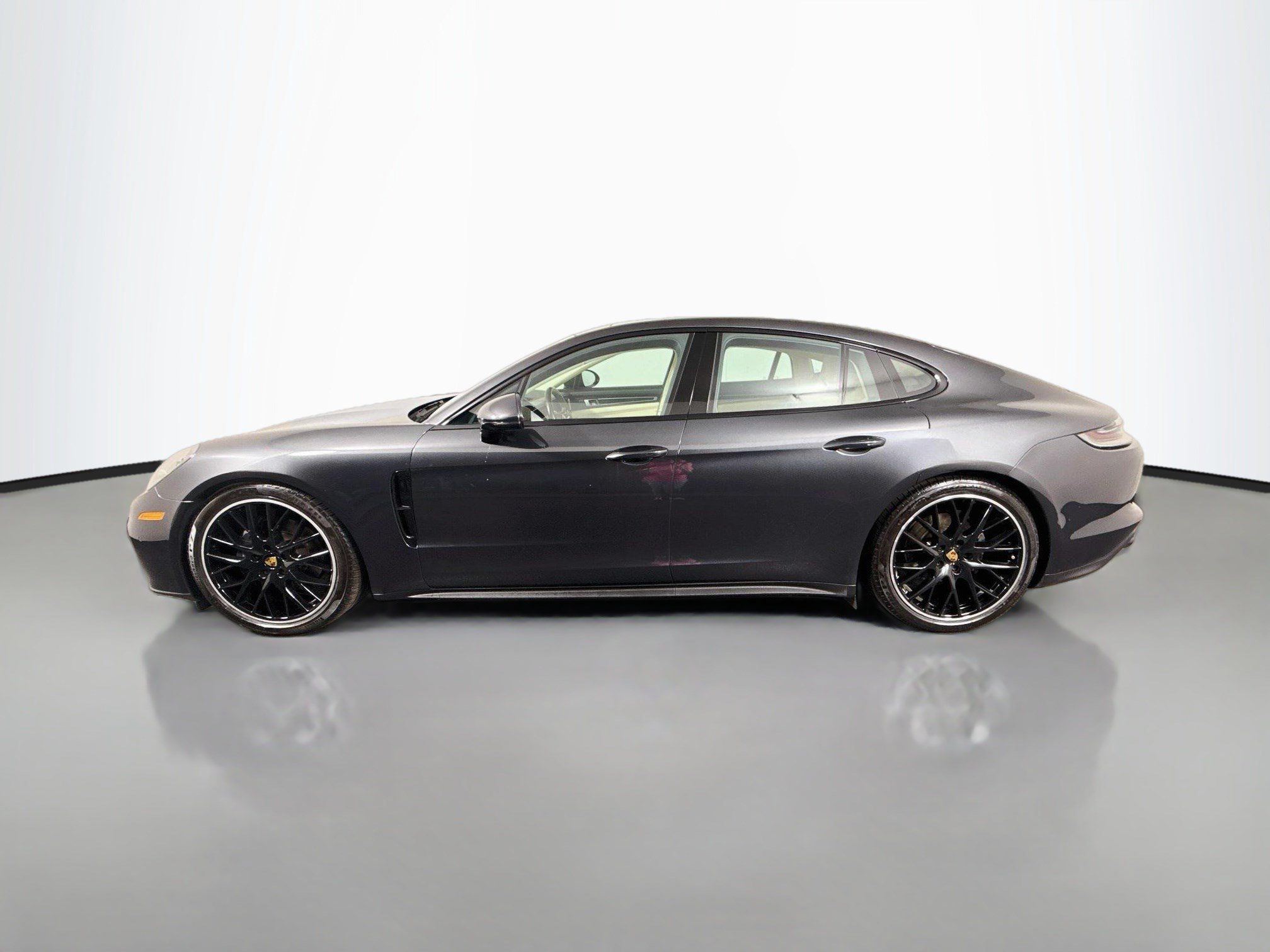Used 2023 Porsche Panamera 4 Platinum Edition AWD/4WD image 6