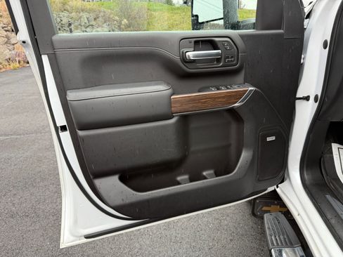 Used 2022 Chevrolet Silverado 2500 High Country w/ Z71 Off-Road Package image 16