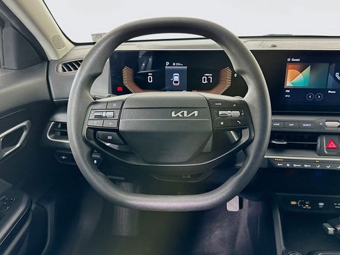 Used 2025 Kia K4 LXS image 18
