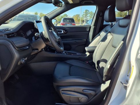 New 2026 Jeep Compass Altitude image 7