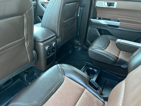 Used 2021 Ford Explorer King Ranch w/ Premium Technology Package image 11