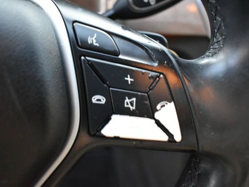Used 2013 Mercedes-Benz E 550 4MATIC Sedan image 16