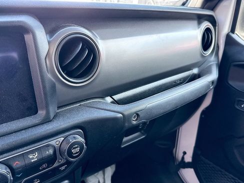 Used 2021 Jeep Gladiator Sport AWD/4WD image 17