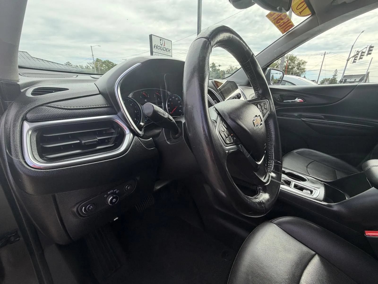 Used 2018 Chevrolet Equinox Premier AWD/4WD image 12