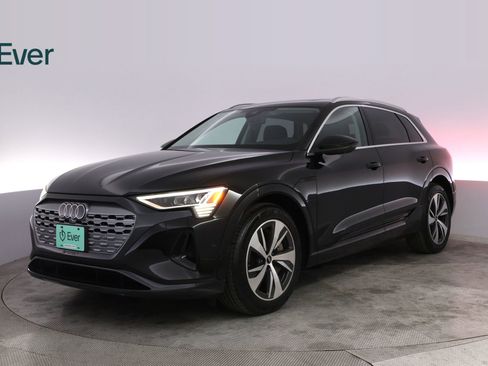 Used 2024 Audi Q8 e-tron Premium Plus w/ Premium Plus Package AWD/4WD image 2