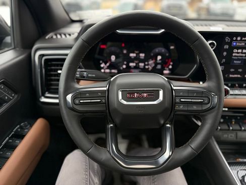 Used 2025 GMC Canyon AT4 w/ Nightfall Edition image 17