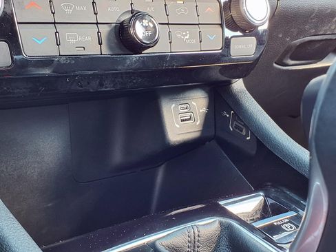 Used 2023 Jeep Compass Limited image 13