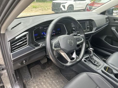 Used 2023 Volkswagen Jetta SE FWD image 13