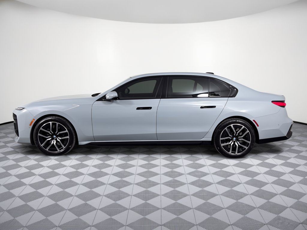 Used 2023 BMW 760i xDrive AWD/4WD image 2