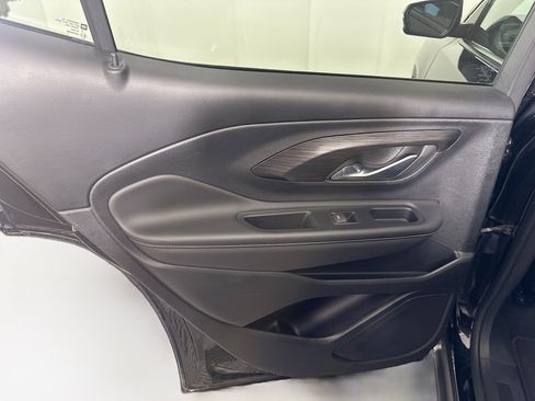 Used 2023 GMC Terrain SLT image 26