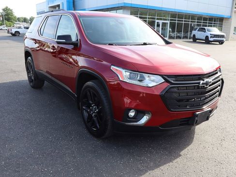 Used 2020 Chevrolet Traverse LT FWD image 2