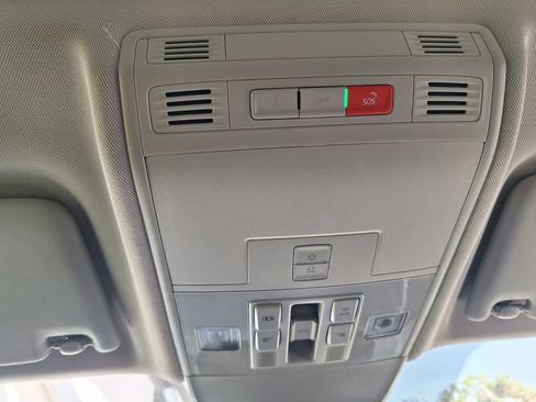 New 2026 Volkswagen Taos SE image 18