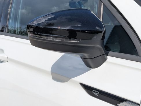 Certified 2023 Volkswagen Tiguan SE R-Line FWD image 11