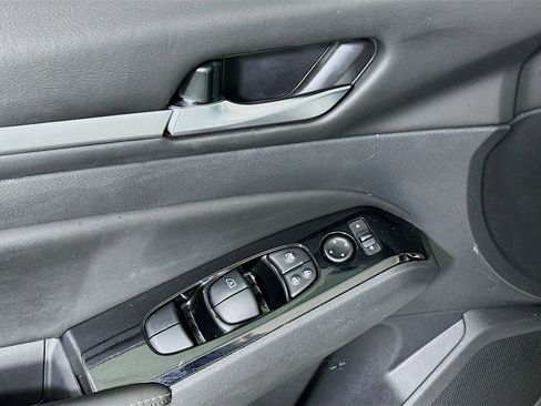 Used 2024 Nissan Altima 2.5 SL AWD/4WD image 14