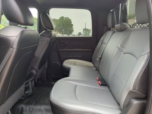 Used 2022 RAM 5500 Tradesman w/ Chrome Appearance Group RWD image 12