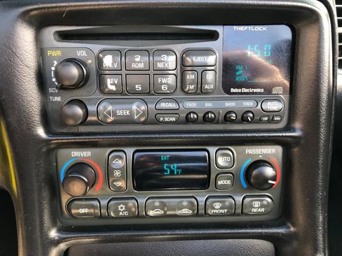 Used 2004 Chevrolet Corvette Convertible w/ Preferred Equipment Group RWD image 25