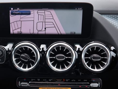 New 2025 Mercedes-Benz GLA 250 4MATIC image 16