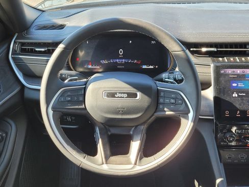 Used 2024 Jeep Grand Cherokee L Limited w/ Luxury Tech Group II AWD/4WD image 14