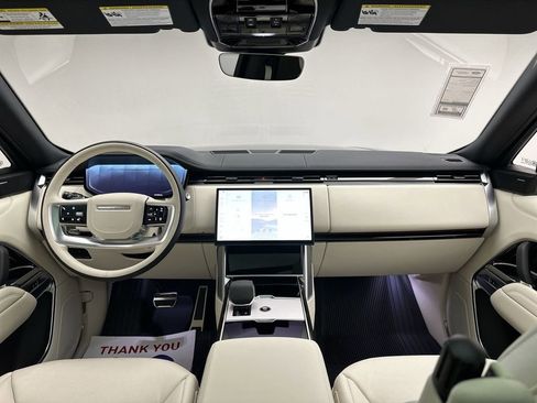 Used 2024 Land Rover Range Rover SE image 13