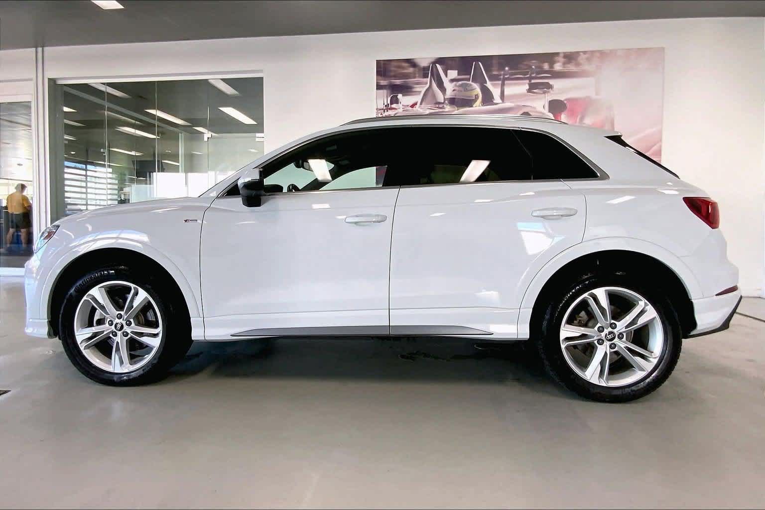 Certified 2023 Audi Q3 2.0T Premium w/ Convenience Package AWD/4WD image 3