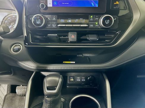 Used 2024 Toyota Highlander XLE image 15