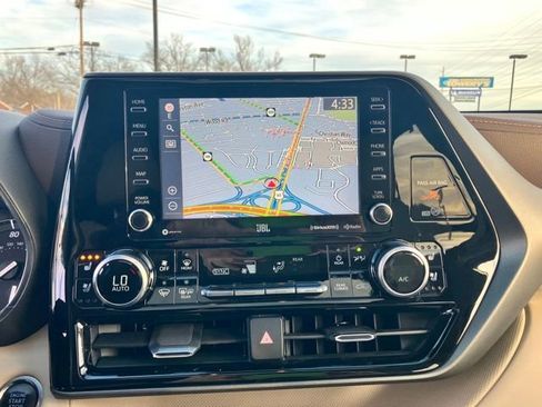 Used 2020 Toyota Highlander Limited image 4